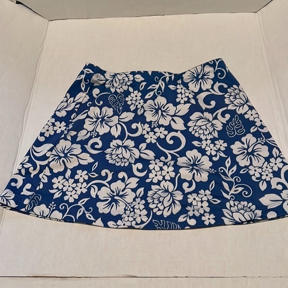 Blue & white flora hibiscus mini skirt by Tail in the early 00’s. - Picture 4 of 5